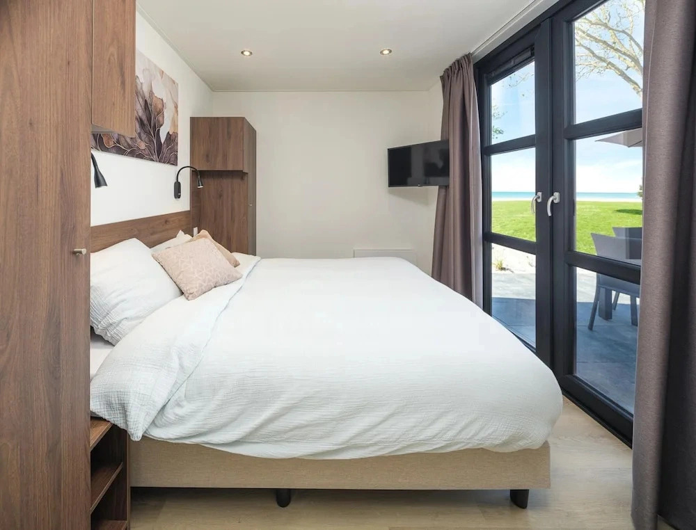 Workum 6-person Beach Resort Home