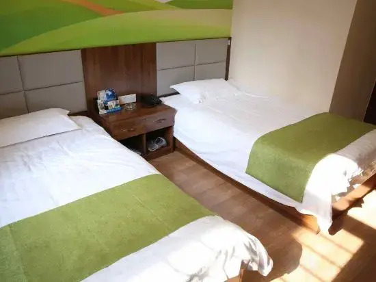 Xinyue Hotel (Mudanjianghuochebeizhanxinhualudian)