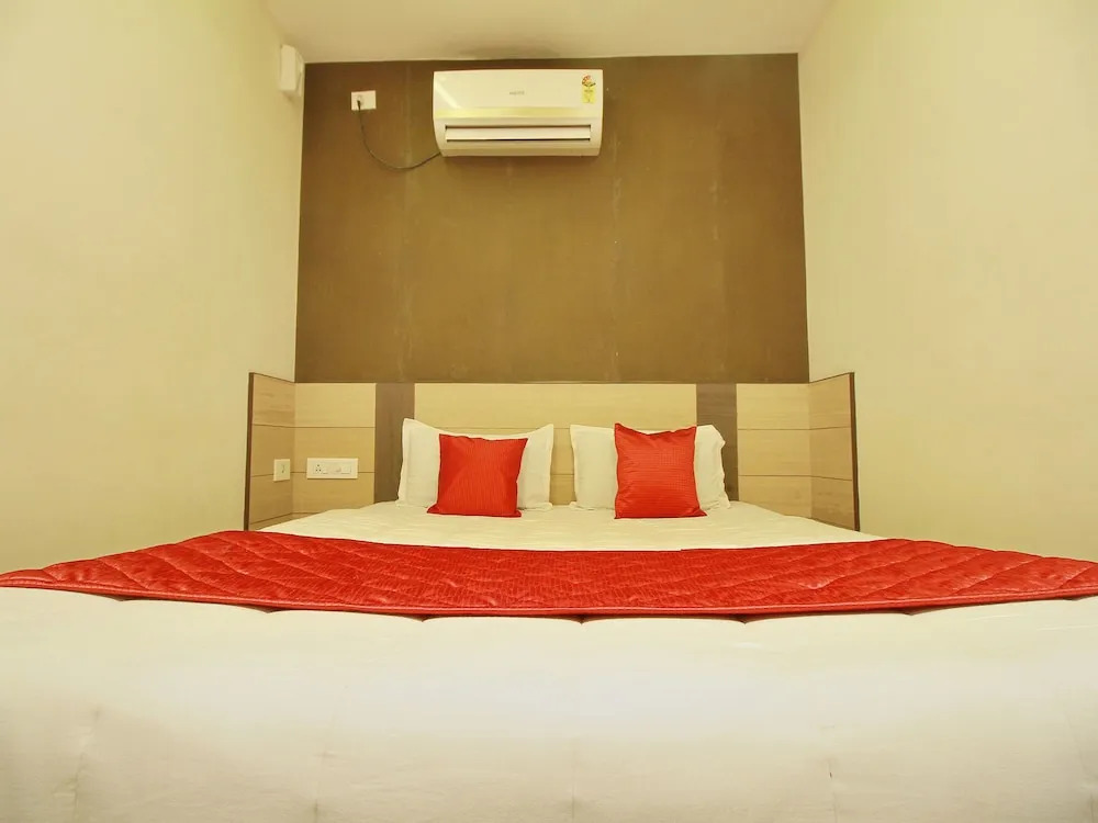 OYO Flagship 11531 Sathya Lodge