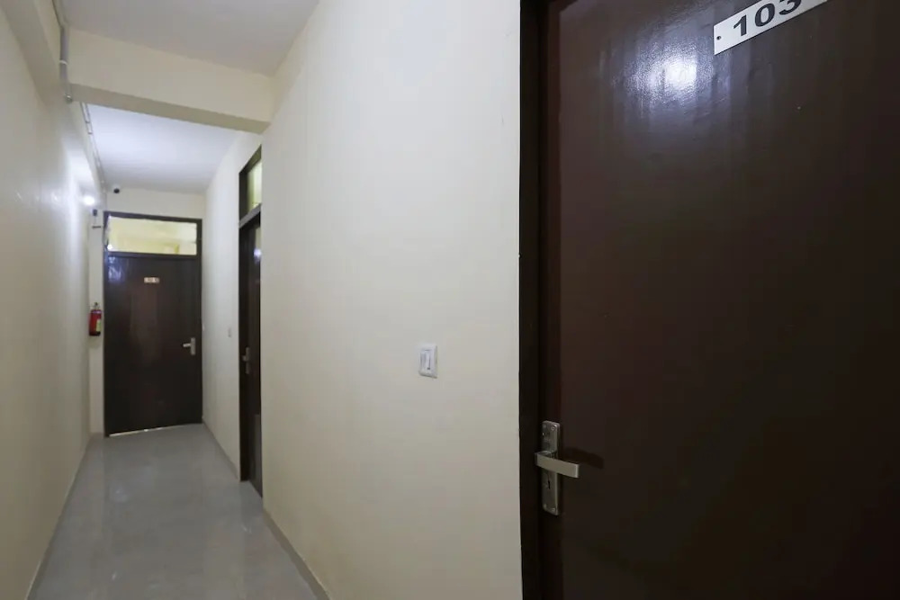 OYO 45288 Hotel 2 Yaars