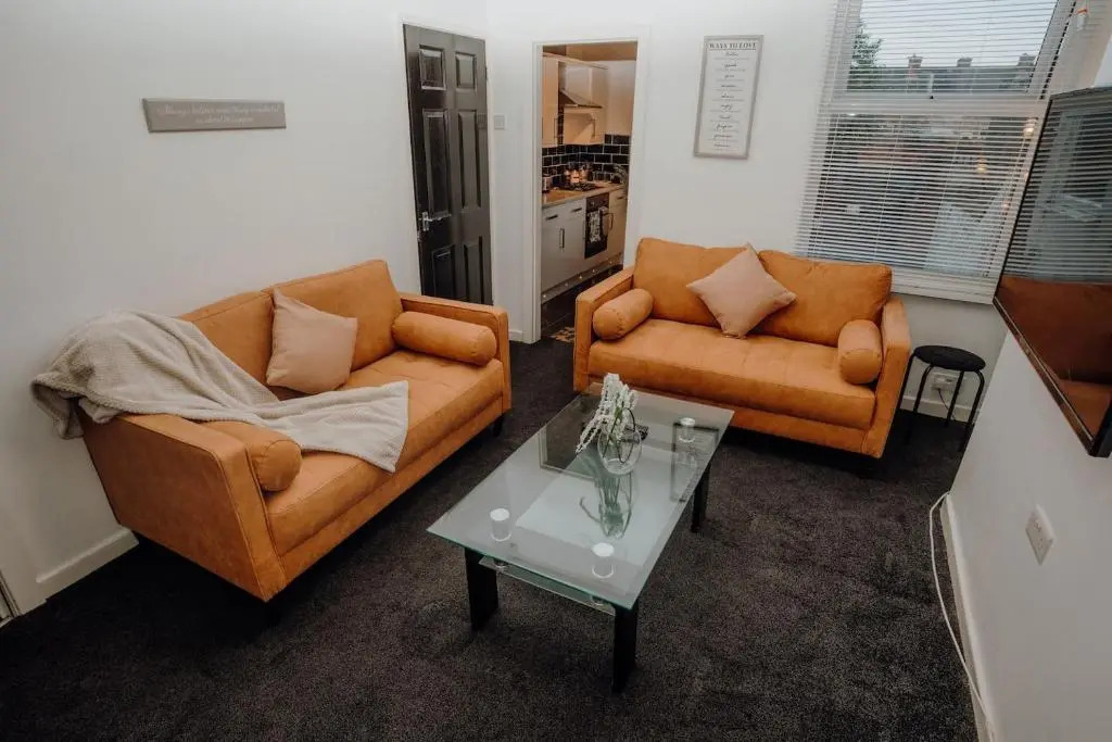 Entire 4 Bed House - Monthly Discount - By Centre