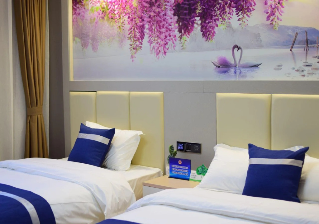 Golden Phoenix Hotel
