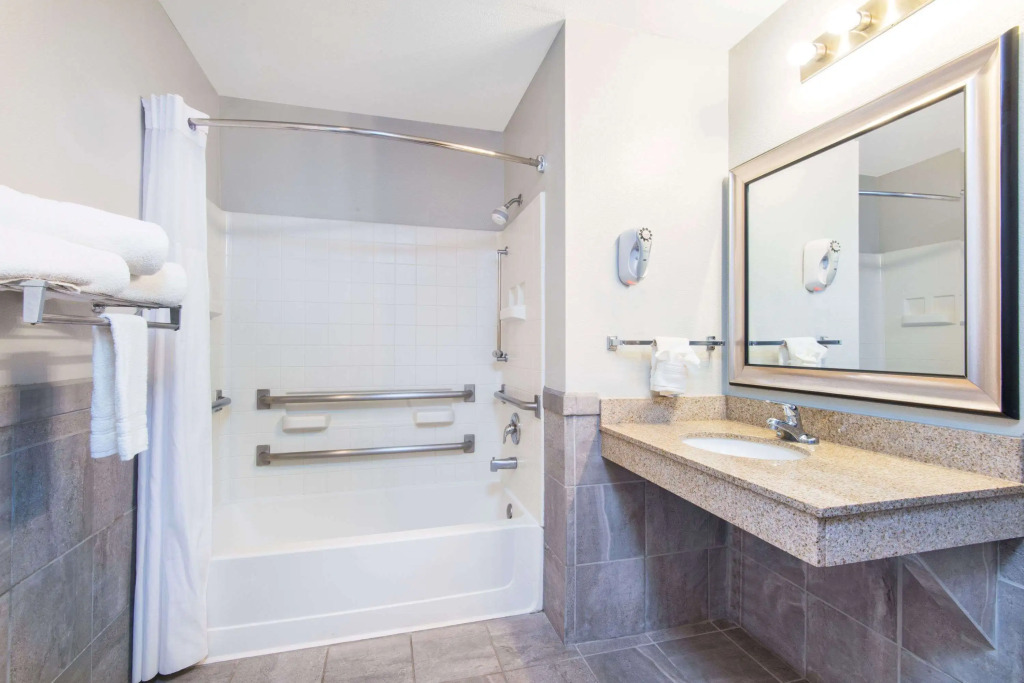 Days Inn by Wyndham Carlsbad