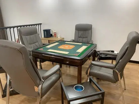 Xicheng Yiju Hotel ( Wuhan Railway Station& Wuhan Happy Valley)