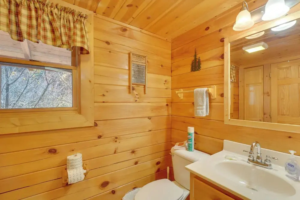 Romantic Cabin w/ Hot Tub in Pigeon Forge!