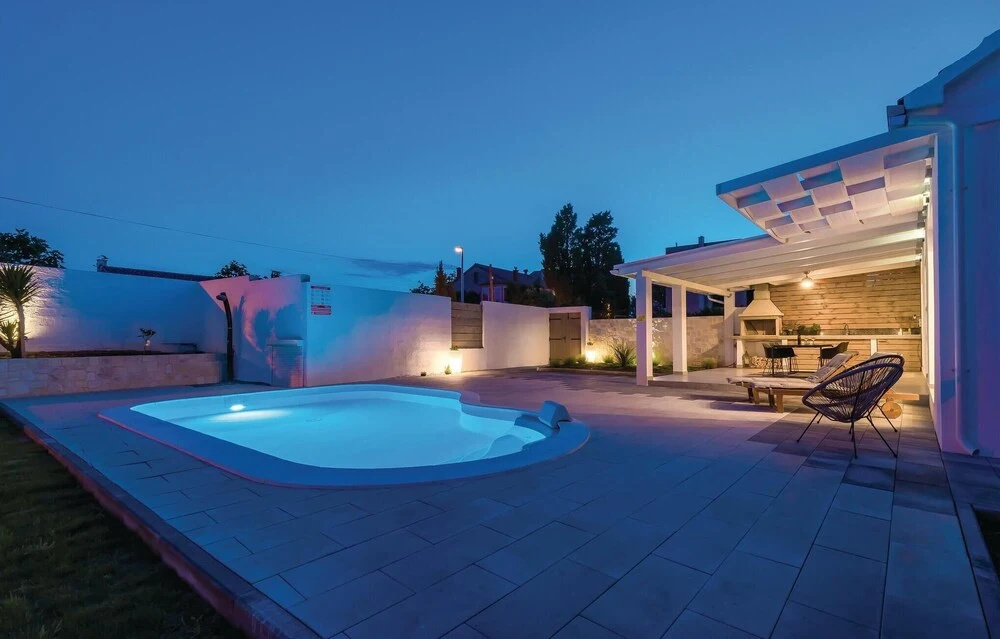 Luxurious Home In Betina