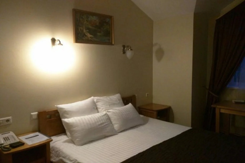 Riverside Hotel