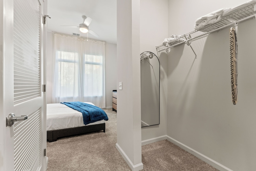 Riviere Apartments King Bed Suite & Pool & Gym & Pet Friendly & Near Epic Universe
