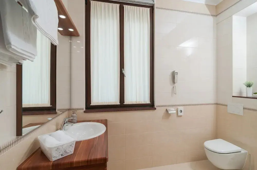 Luxury Rooms Near the Beach3