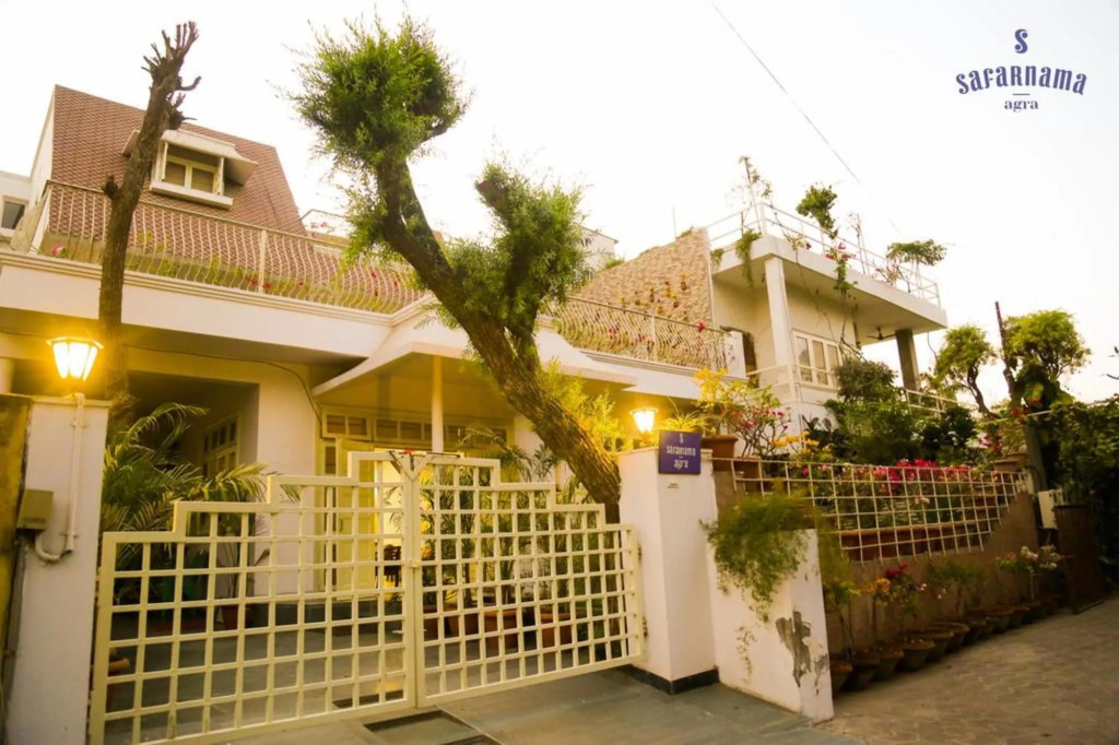 Safarnama Agra