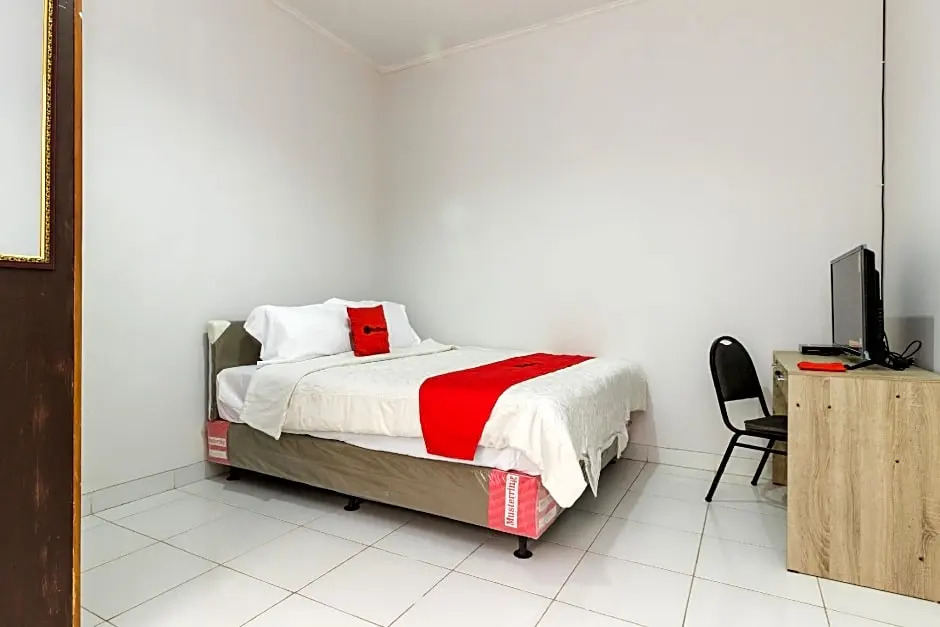 RedDoorz Syariah near Pondok Indah Mall 3