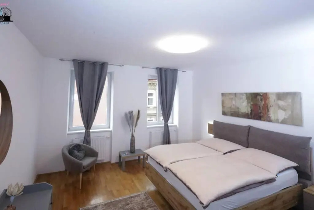 Next to City Center and Central Station, Apt. 10