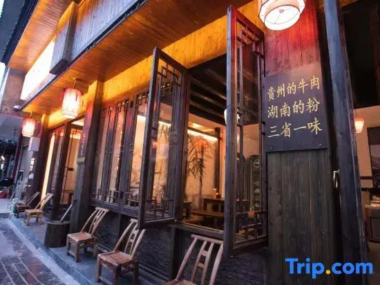 Yun She Designer Minimalist Family Vacation Homestay (Border Town Tea Cave Scenic Area Branch)