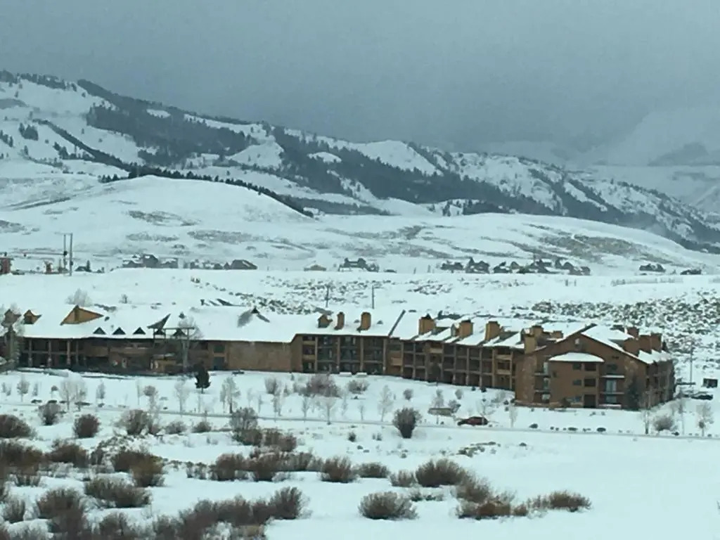 DOCO Rocky Mountain Vacation Rental-Queen Suite with Resort Amenities