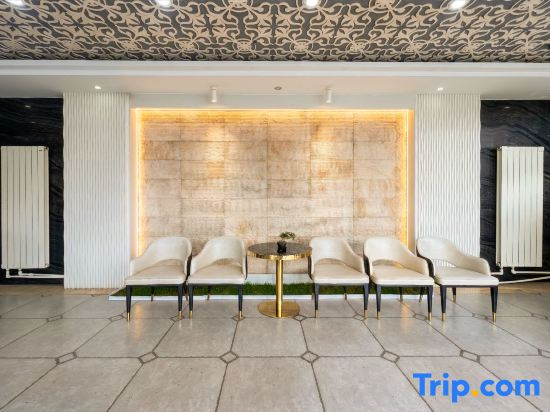 Super 8 Hotel (Zhangjiakou Celebration Plaza Hotel)