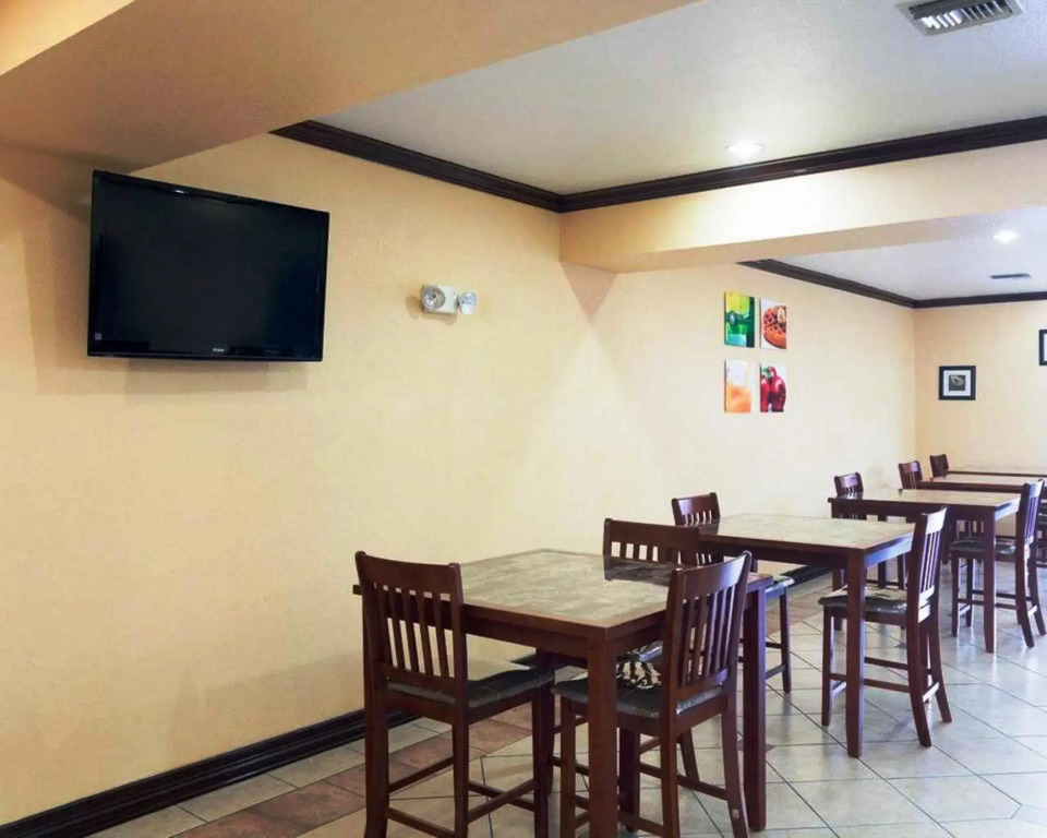 Quality Suites Houston IAH Airport - Beltway 8