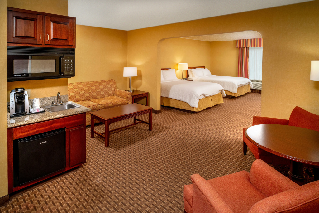 Holiday Inn Express and Suites Hazard by IHG