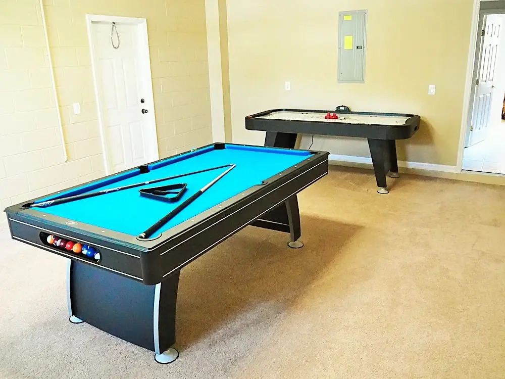 CP206MD - 5 beds with pool & heated hot tub , Davenport, US