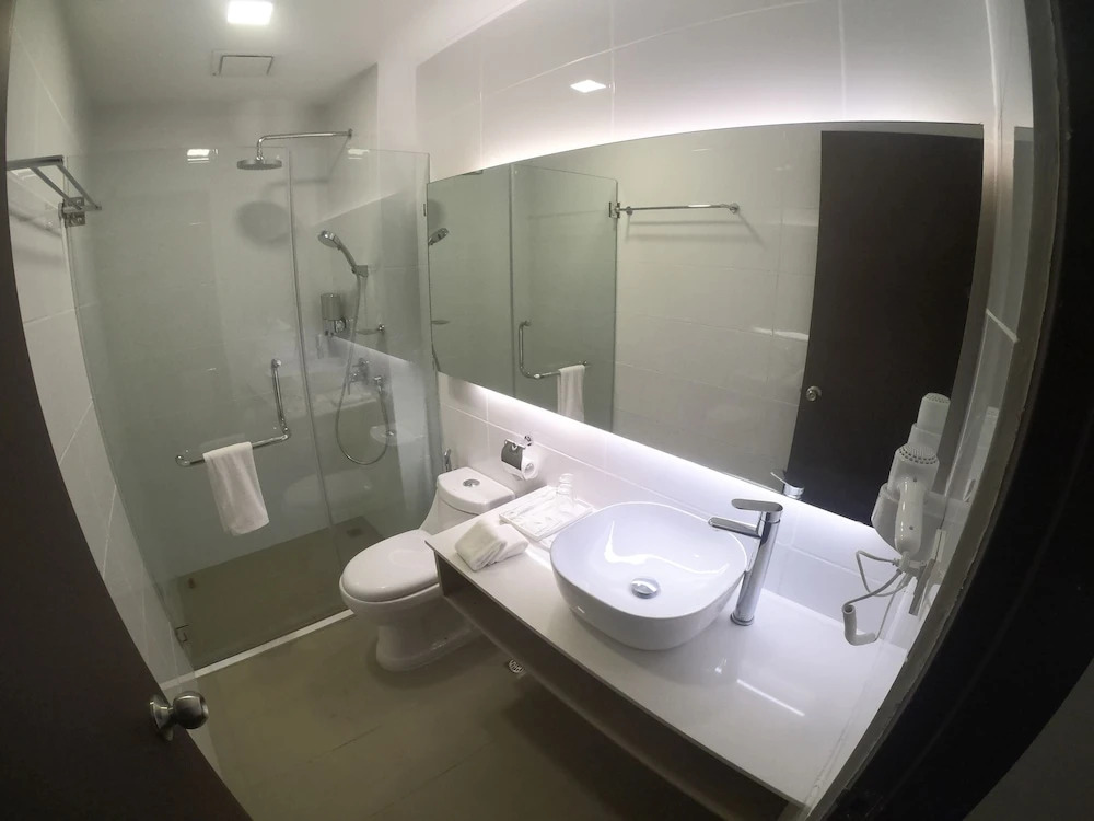 Green World Hotel