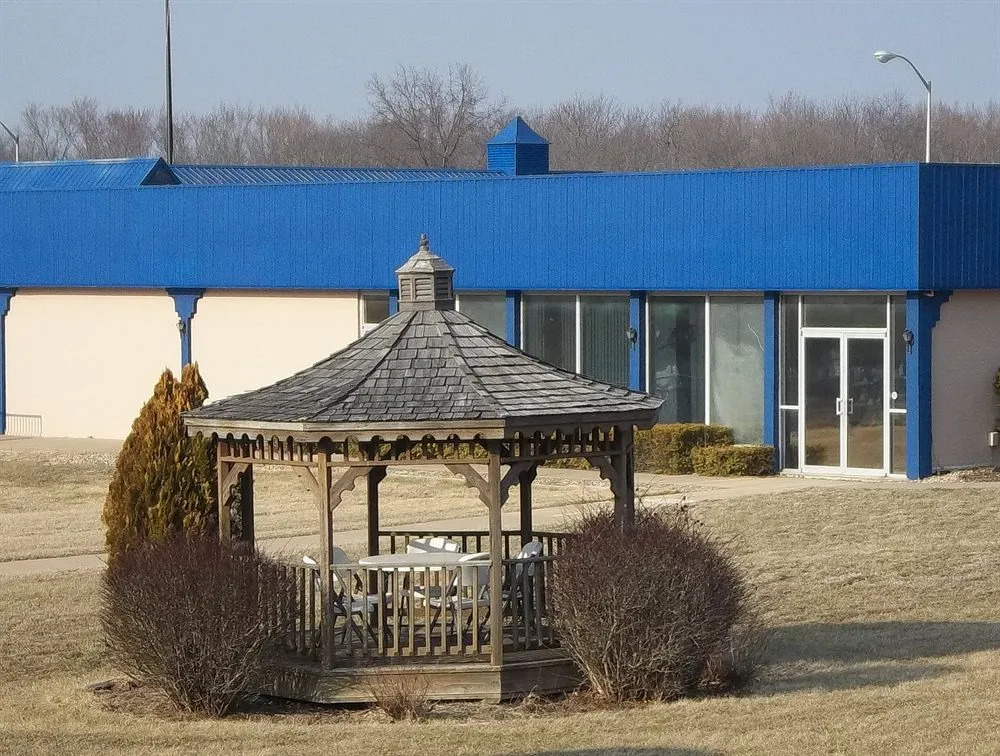 Macomb Inn