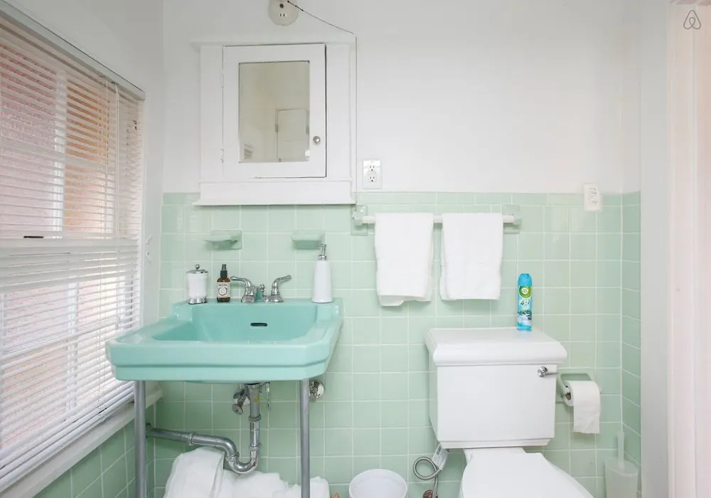 Large 1BR w Pool in Heart of FQ and Bourbon - NOLA
