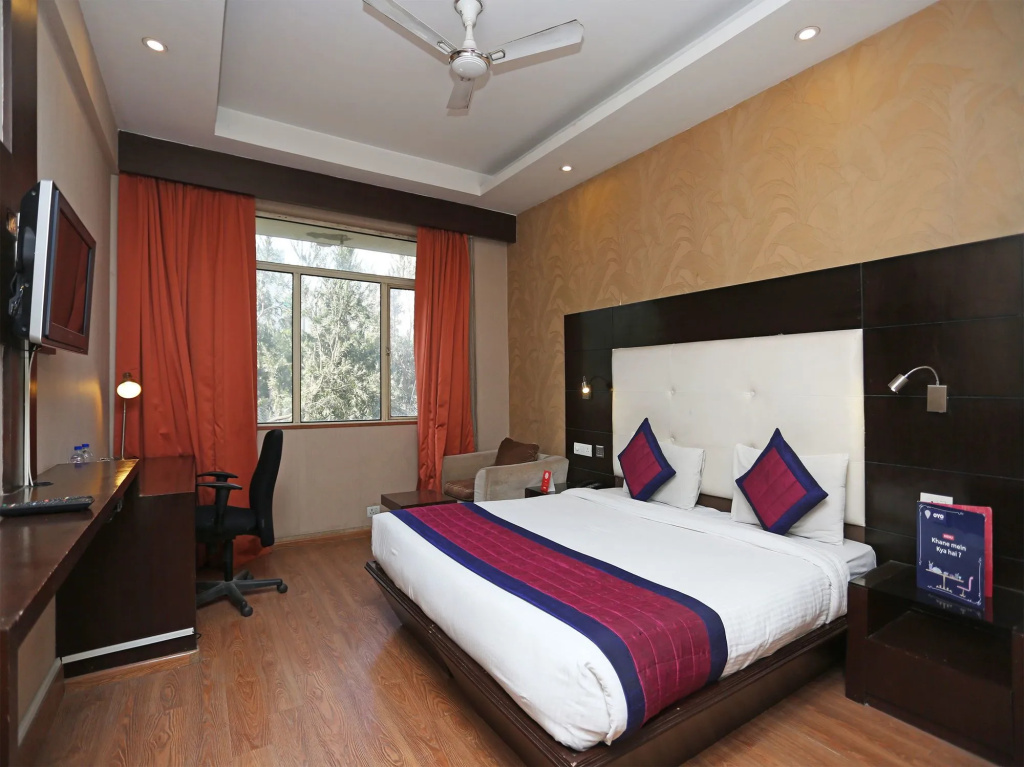 OYO 10968 Hotel Almati 1