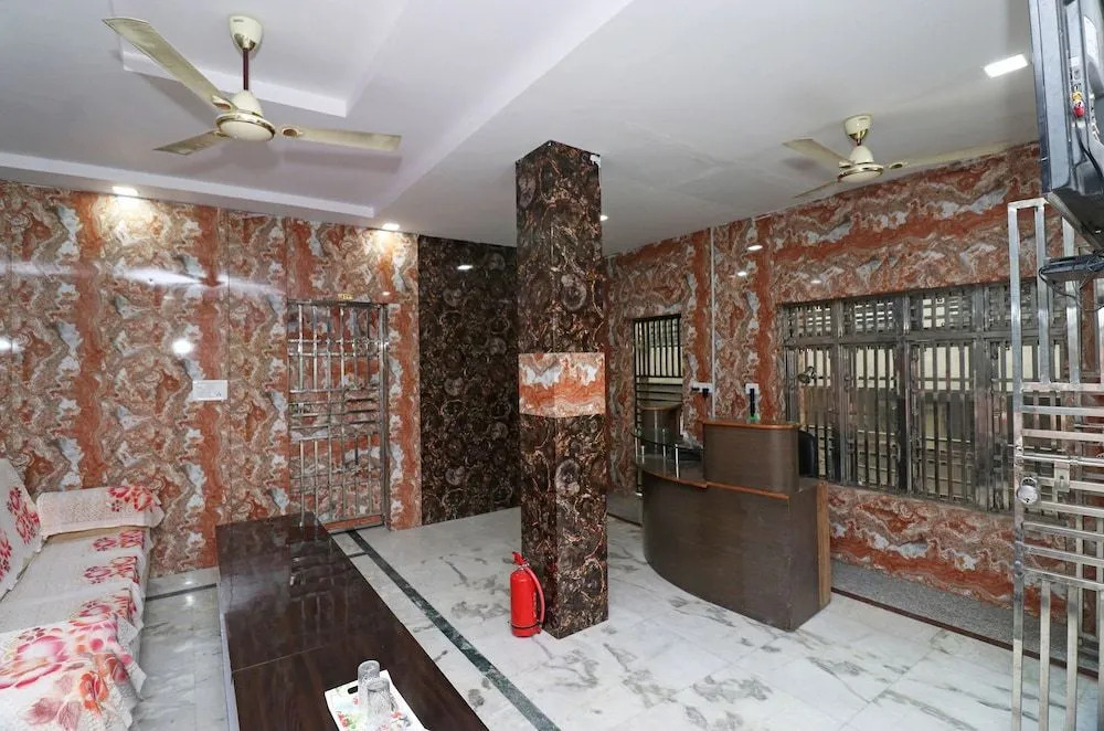 OYO Flagship 23207 Hotel Raj Shree