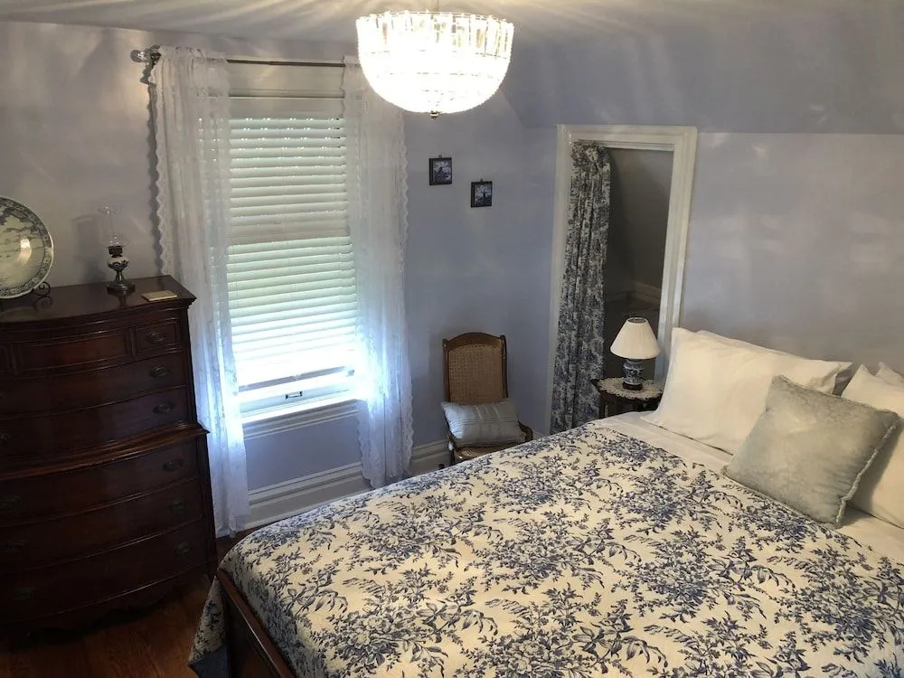 The Parsonage Inn LLC
