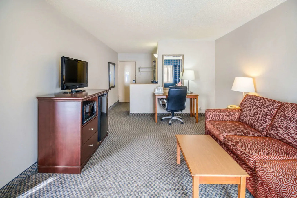 Riverside Hotel & Conference Center