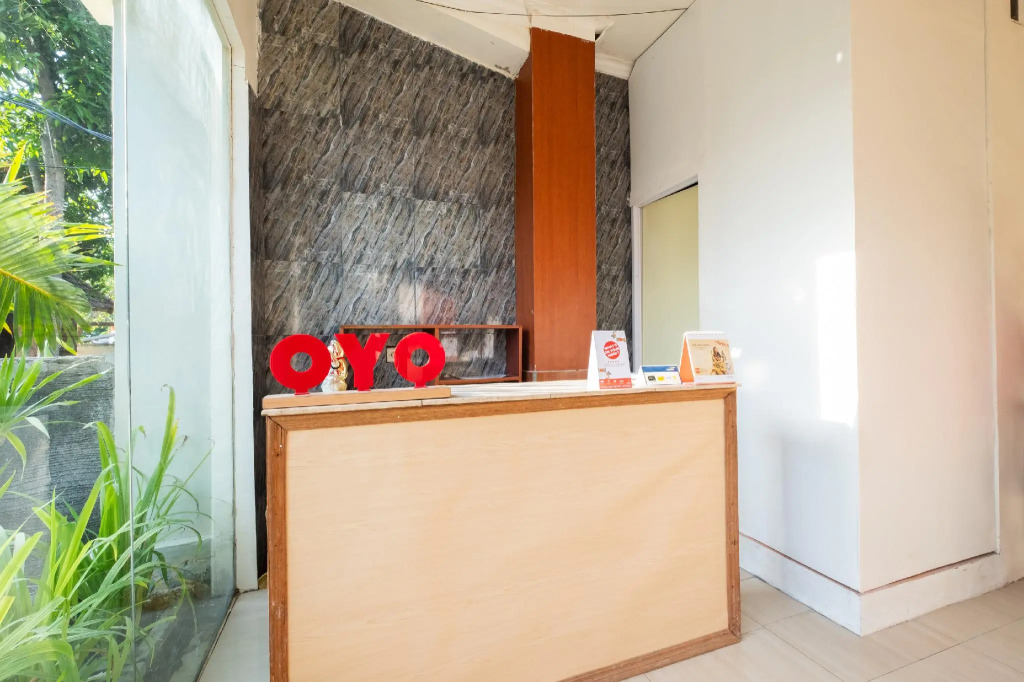 OYO 1695 Royal Senggigi Hotel