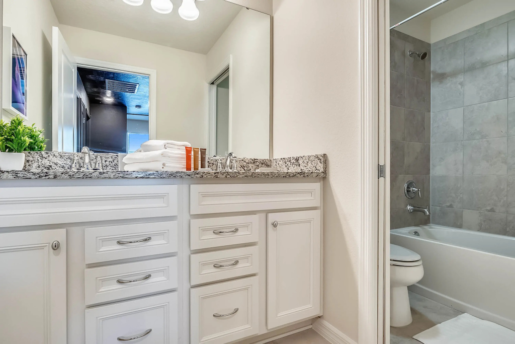 5 Bedroom/ 4.5 Bathoom (276 JW), Davenport, US