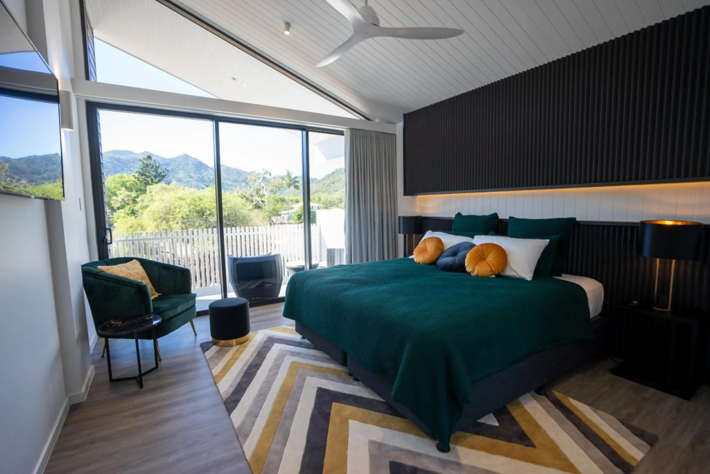 Dacha on Maggie No#1 OPULENT AND LUXURIOUS