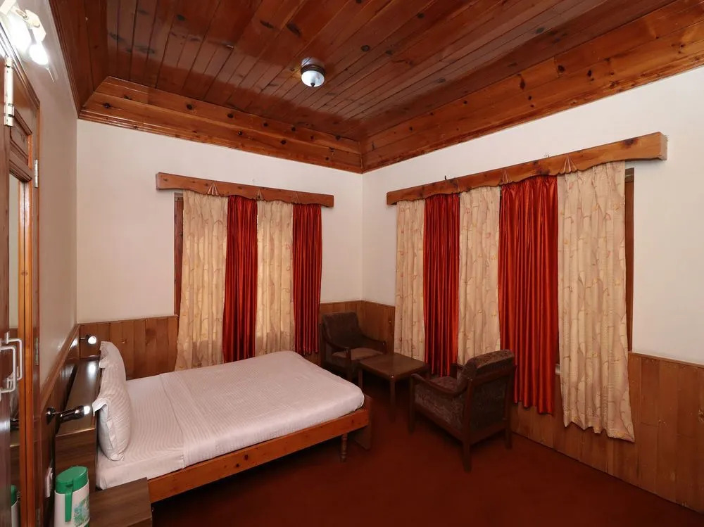 OYO 13694 Home Luxury 3BHK Cottage Mall Road