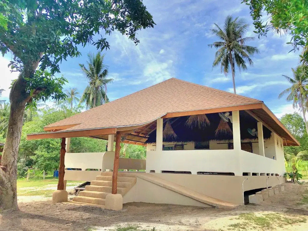 Baan Bai Mai, 2 villas, 8 bedrooms for 16 guests