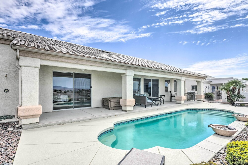Sunny Snowbird's Retreat w/ Lake Havasu Views!