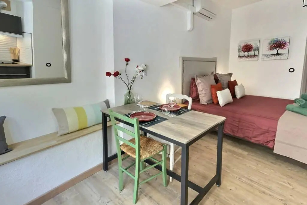 Studio tout confort, terrasse, calme Moustiers #7