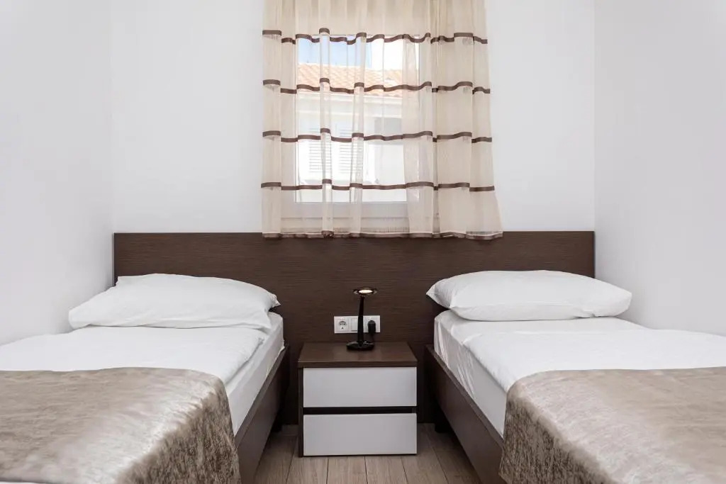 Apartments Crnekovic Tomislava 8