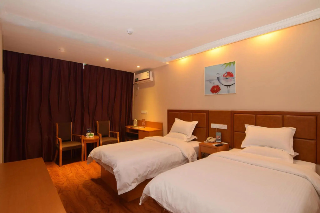GreenTree Inn Luoyang Yichuan County Yilong Avenue Express Hotel