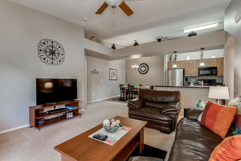 Southern #2055 2 Bedrooms 2 Bathrooms Condo