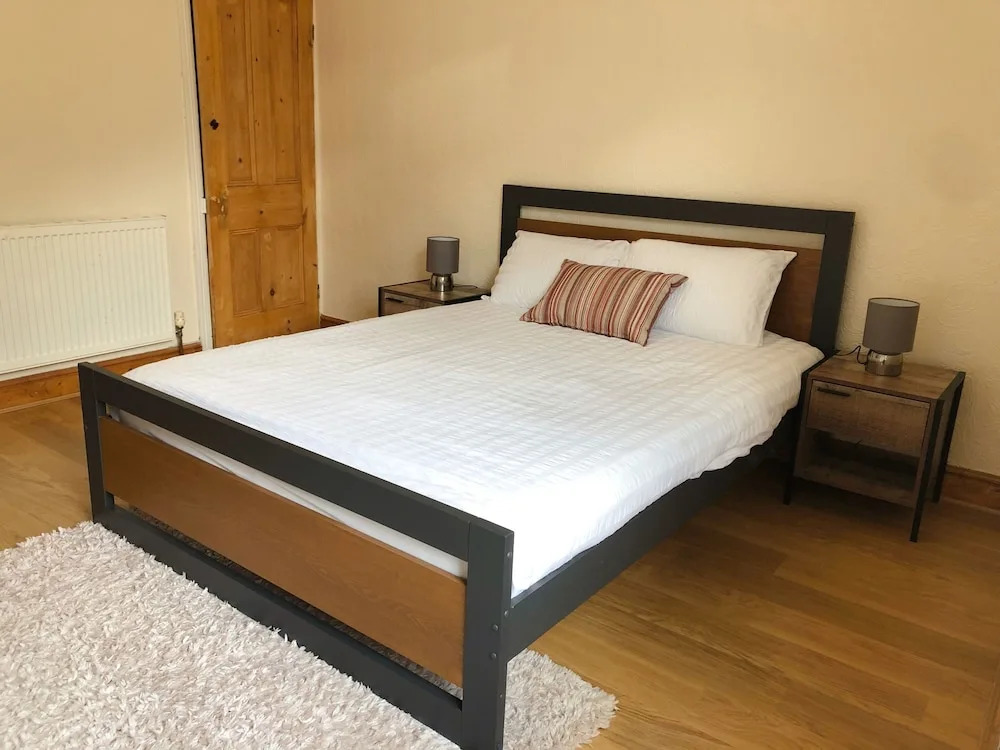 Lovely 3 beds house 6 guests King beds
