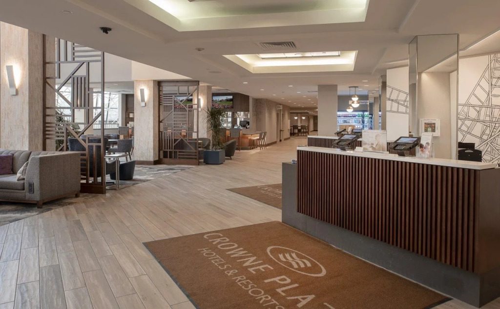 Crowne Plaza Hotel St. Louis Airport by IHG