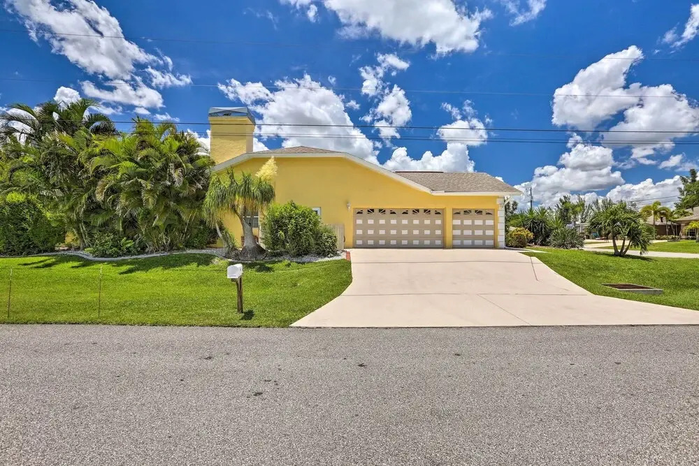 Pool & Fire Pit: Cape Coral Golf Course Getaway