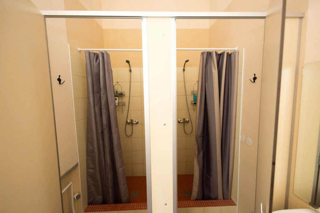 25 Hours Hostel