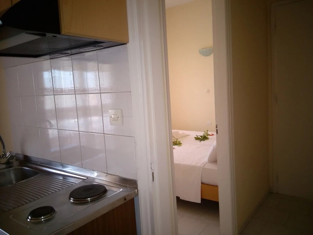 Aragorn Studios & Apartments