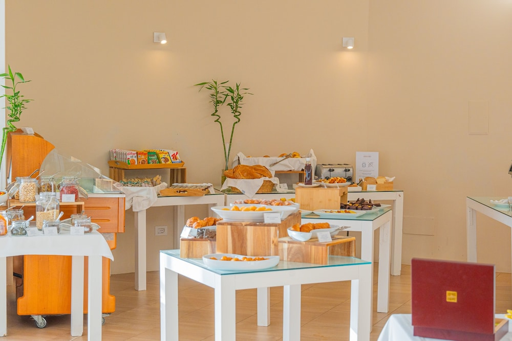 Hotel with swimming pool in Conca Verde just 100 mt from the sea