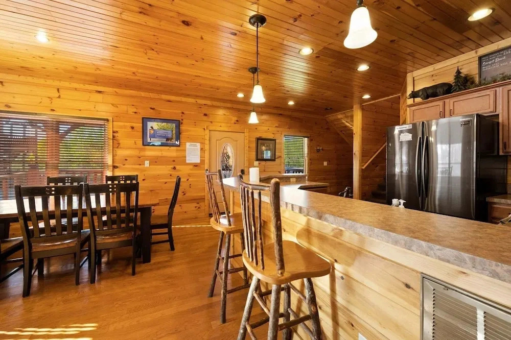 Gatlinburg Mountain Lodge 5 Bedroom Cabin