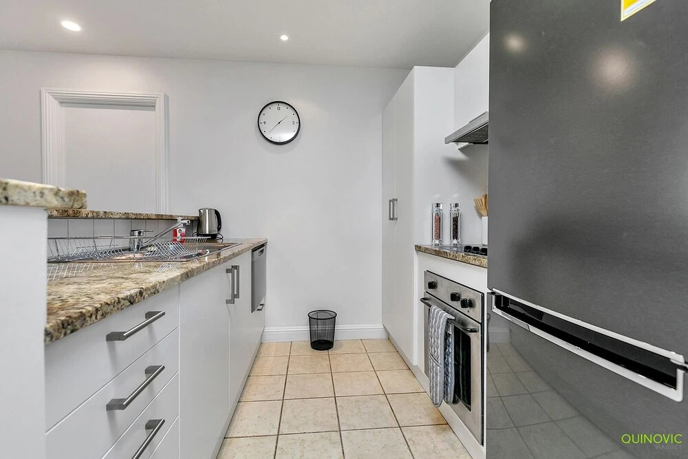QV Modern Apartment in CBD - 078