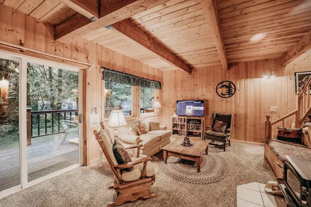 Baker Rim Cabin 32 - Cute, Private, 2-story Family Cabin