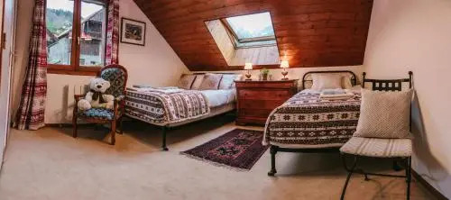 Ski Peak - Chalet Rostaing - Incredible vaulted ceiling dining room and breathtaking garden