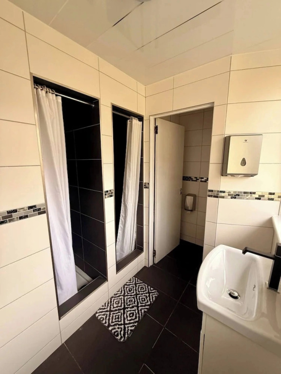 Spacious House Sleeps 10 -near Bikepark Wales -central -parking